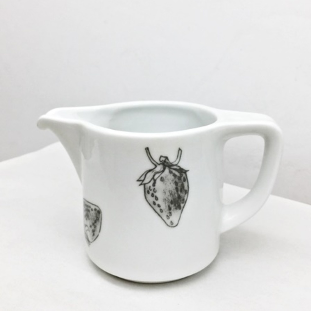 Lauffer Stack China STATE FAIR Creamer Strawberry